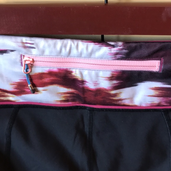 Lululemon Cropped Black Leggings Pink Purple Brushstroke Waistband Size 8 - Picture 6 of 8